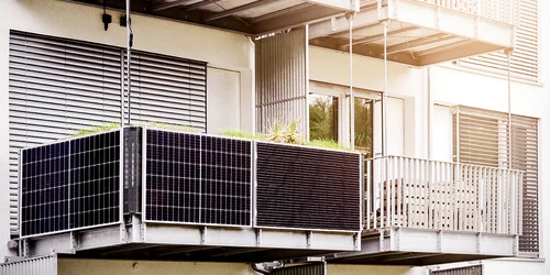 Panouri fotovoltaice balcon shutterstock 2427625099 jpg