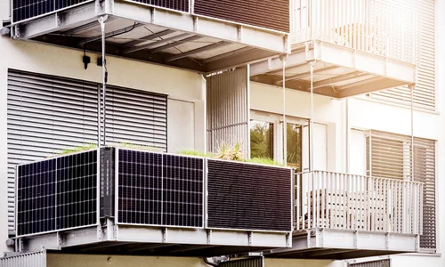 Panouri fotovoltaice balcon shutterstock 2427625099 jpg