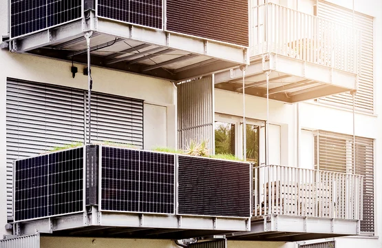 Panouri fotovoltaice balcon shutterstock 2427625099 jpg