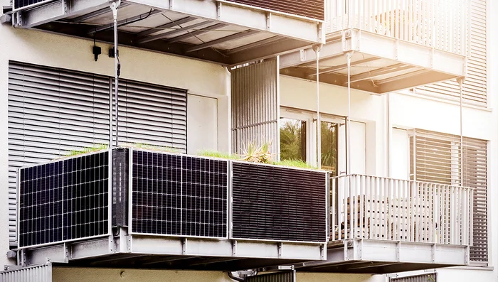 Panouri fotovoltaice balcon shutterstock 2427625099 jpg