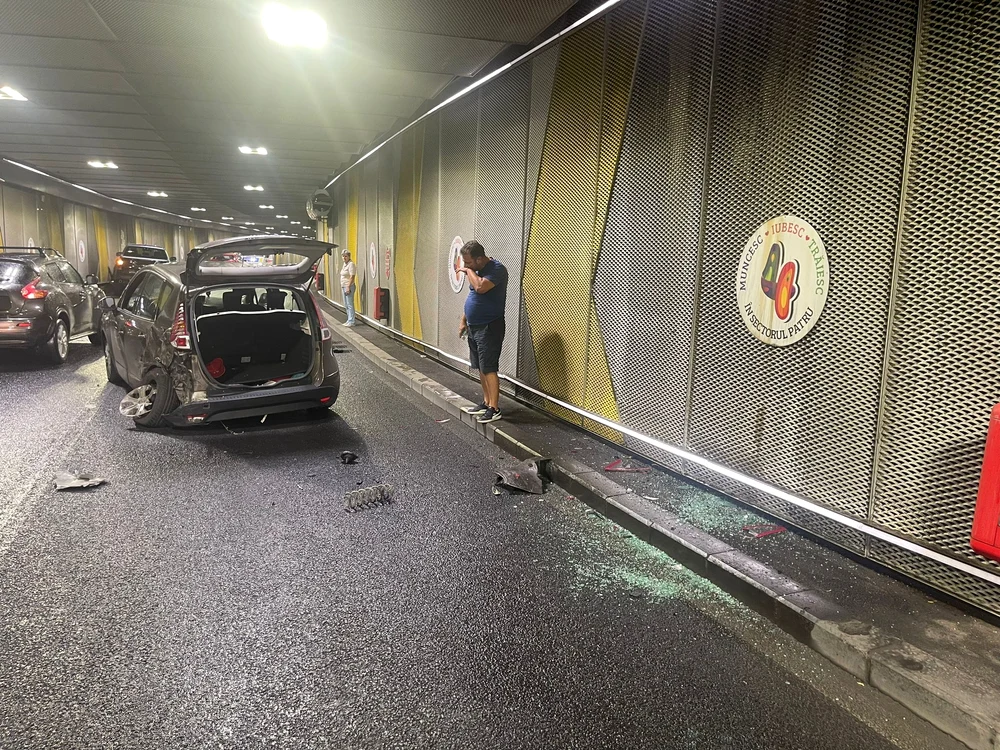 Trei mașini s-au tamponat. FOTO Brigada Rutieră București