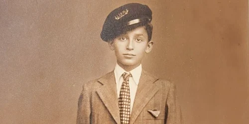 foto 1  Ion Iliescu in copilarie 639x1024 jpg