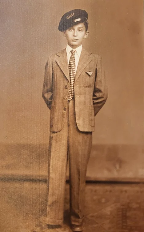Ion lIiescu în copilărie - foto din arhiva personală Ion Iliescu
