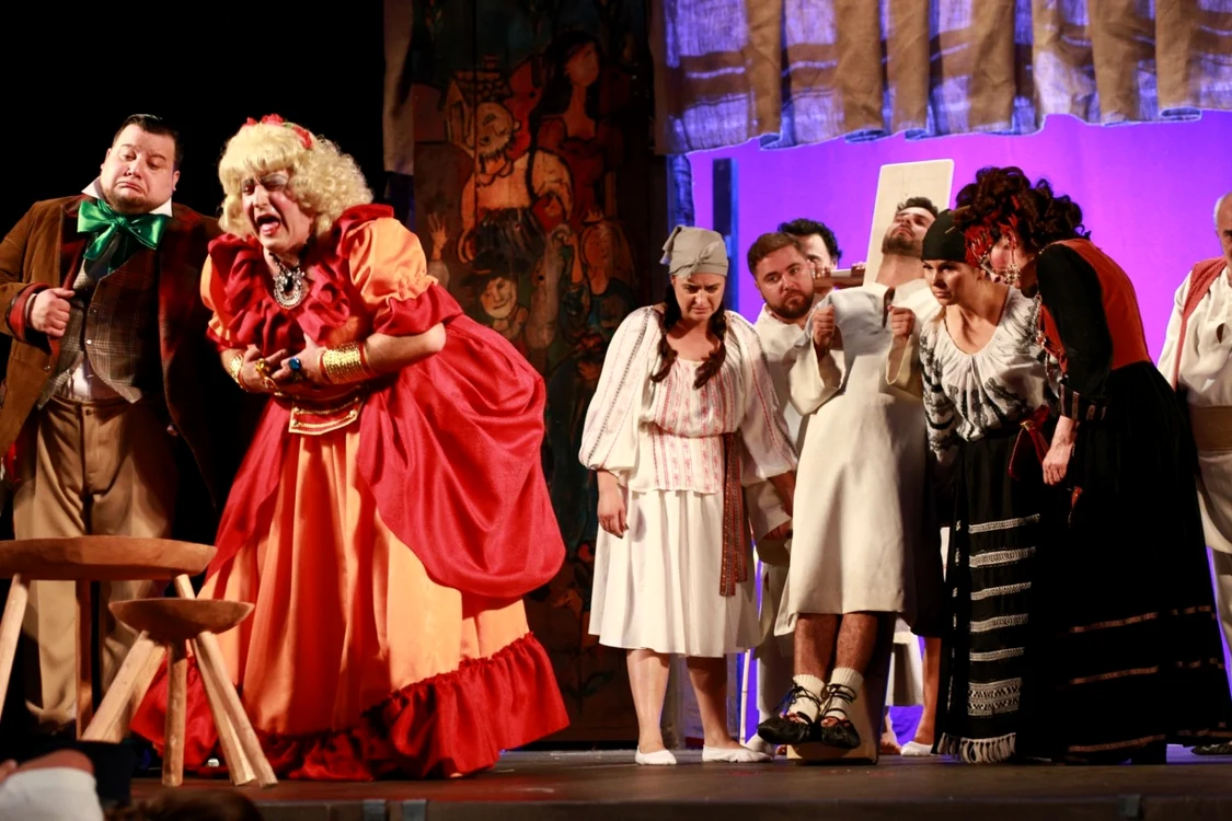 Imagine din spectacolul Chiriţa în provincie FOTO Teatrul Leonard