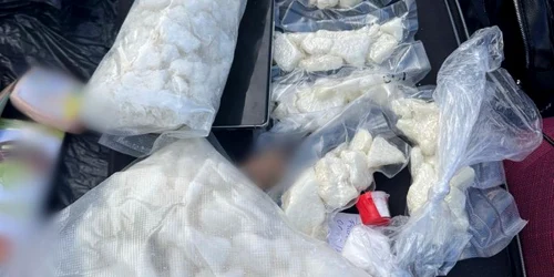 Trafic de droguri la granita foto politia romana jpg