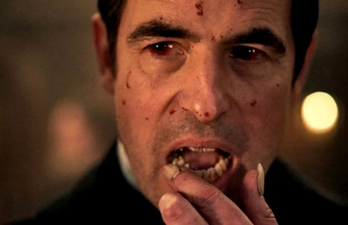 Actorul danez Claes Bang, în rolul Dracula din minseria Netflic şi BBC FOTO Netflix/BBC