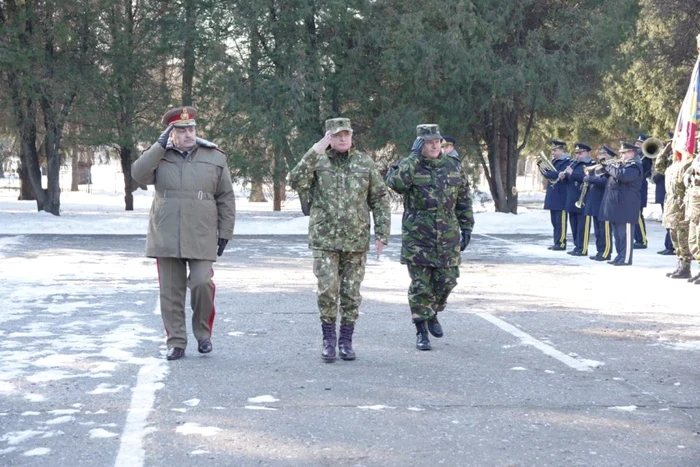 Schimbare de comandă la Brigada 8 LAROM FOTO:Gogu Petruţ