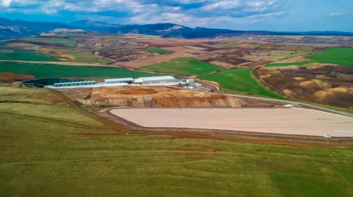 Vedere aeriană a centrului de management al deşeurilor de la Galda de Jos