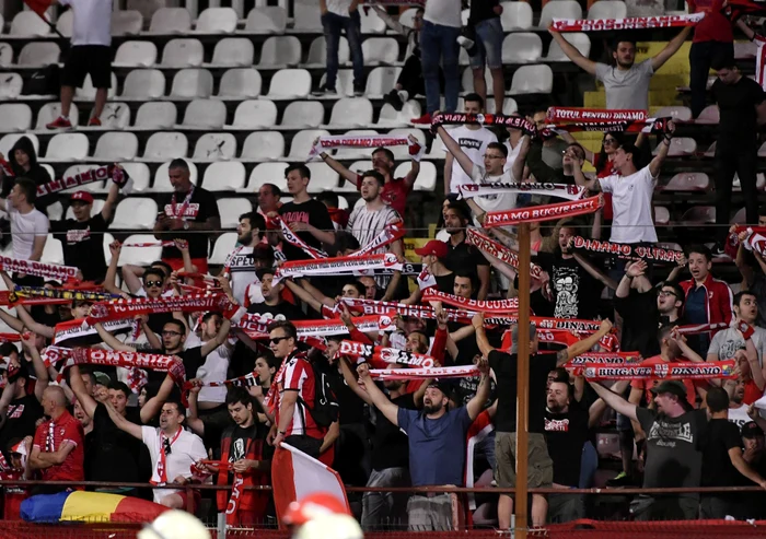 
    Fanii lui FC Dinamo au preluat o cincime din clubFoto: sportpictures.eu  