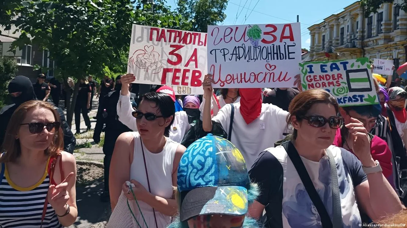 Participanți la Marșul Pride de la Chișinău