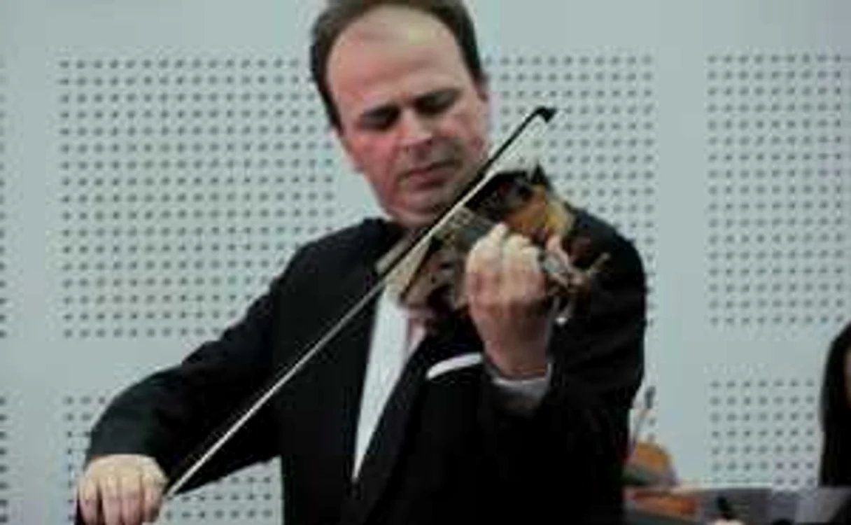 Violonistul Florin Croitoru a ridicat audienţa în picioare