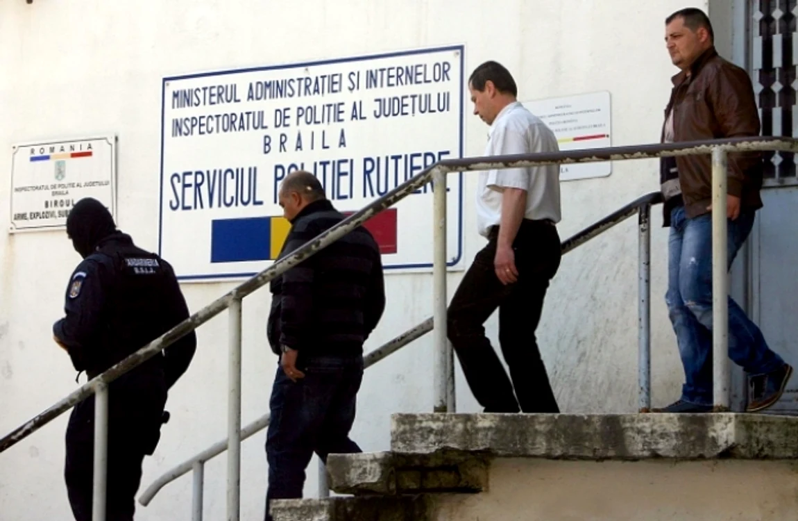 
    21 de polițiști au fost duși la audieri, iar o parte din au fost arestați (captură:Digi24)  