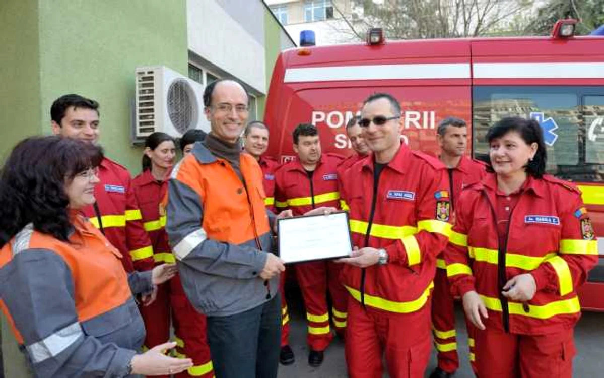 Bruno Ribo, directorul ArcelorMittal Galaţi, în mijlocul personalului de la SMURD.