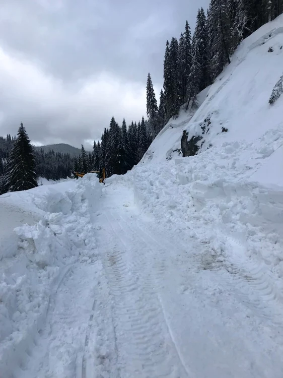 Transbucegi rămâne închis din cauza avalanşelor pe perioadă nedeterminată
