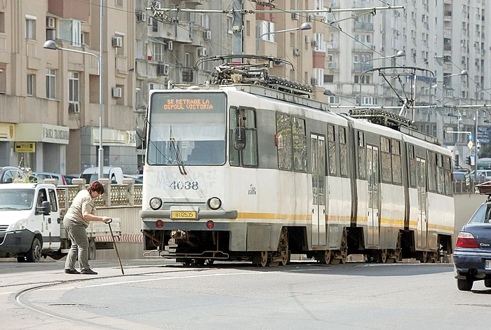 Vatmanii schimbau  ieri macazul manual