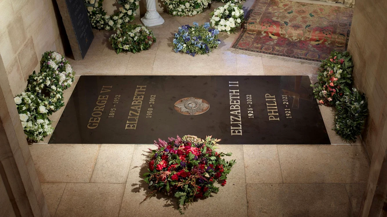 Placa funerară de pe mormântul Reginei Elisabeta, Foto: Sky News