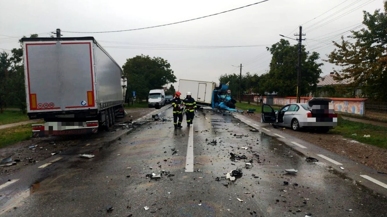 Patru autovehicule s-au tamponat pe E85 FOTO ISU Neamț