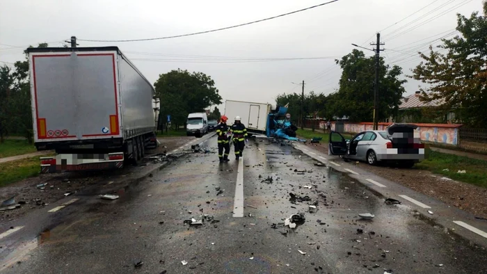Patru autovehicule s-au tamponat pe E85 FOTO ISU Neamț