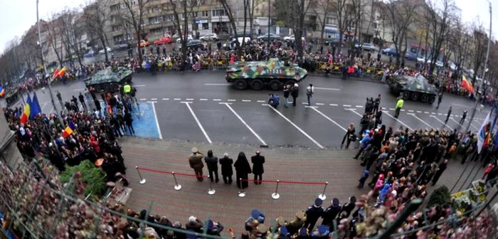 Armata si-a prezentat tehnica din dotare de Ziua Romaniei