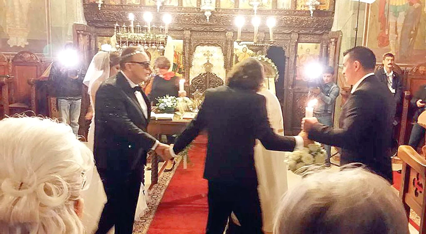 În biserica unde s-au cununat se mai află o părticică din brâul Maicii Domnului şi părticele din moaştele mai multor sfinţi