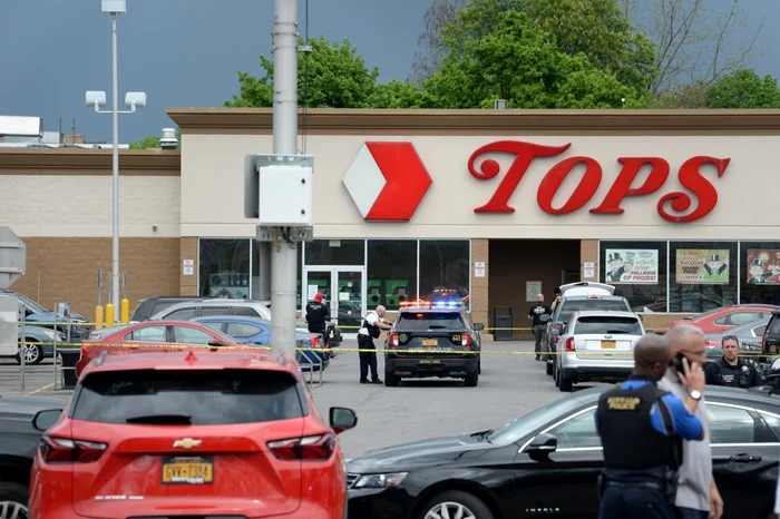 10 oameni ucişi într-un supermarket FOTO AFP