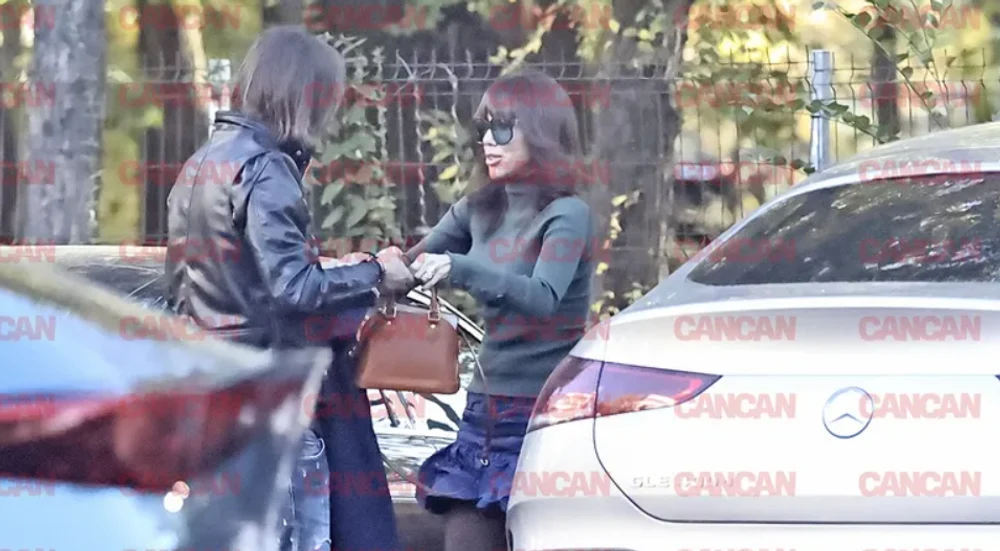 Gesturile care nu trec neobservate. Dan Alexa și Denise Rifai, complet amorezați pe străzile din Capitală. Tehnicianul și-a păstrat carisma