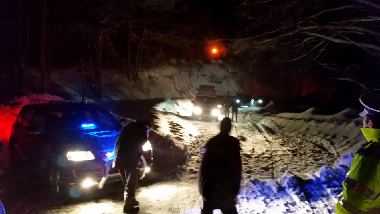 Muncitorii surprinşi de avalanşă au scăpat cu viaţă