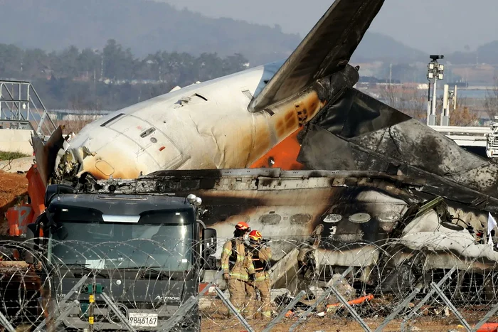 Avionul Jeju Air s-a lovit de un zid de beton și a explodat FOTO: X
