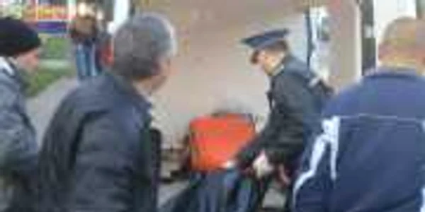 Cadavrul a fost transportat la morga pentru necropsie