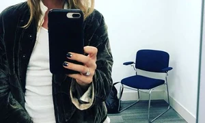 Selma a dezvăluit că are nevoie de ajutor pentru a se îmbrăcă jpeg