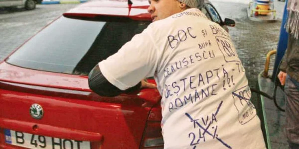 Protestatarii bucureşteni au cerut, pe lângă ieftinirea benzinei, şi reducerea valorii taxei auto