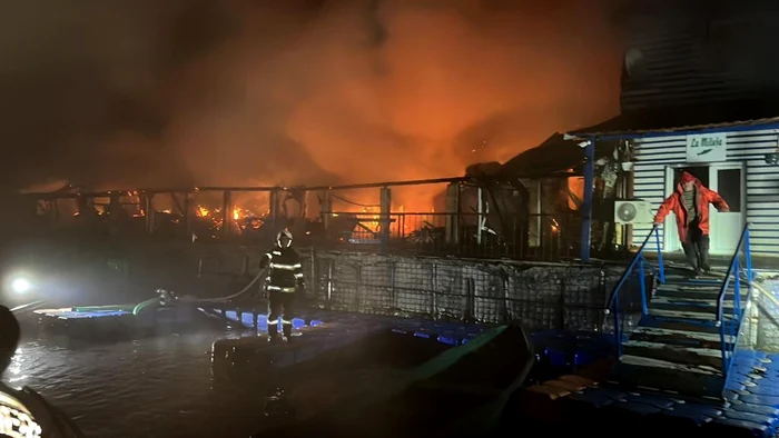 Incendiu pensiune Caraorman FOTO: ISU Tulcea