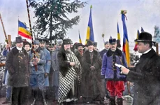 Marea Unire de la 1 Decembrie 1918. Fotografie realizată de Samoilă Mârza, colorizată manual de Lucian Muntean