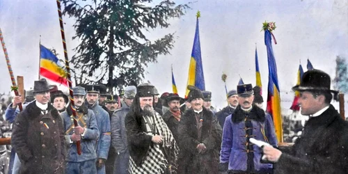 Marea Unire de la 1 Decembrie 1918. Fotografie realizată de Samoilă Mârza, colorizată manual de Lucian Muntean