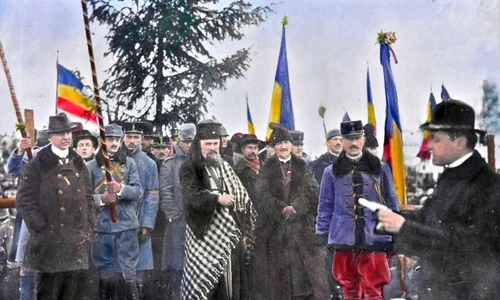 Marea Unire de la 1 Decembrie 1918. Fotografie realizată de Samoilă Mârza, colorizată manual de Lucian Muntean