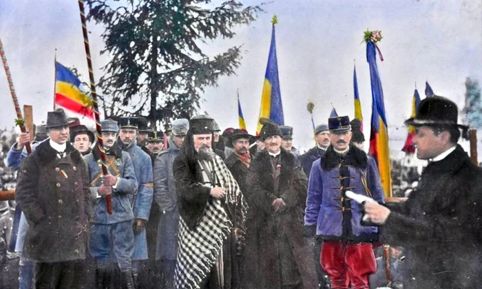 Marea Unire de la 1 Decembrie 1918. Fotografie realizată de Samoilă Mârza, colorizată manual de Lucian Muntean