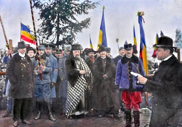 Marea Unire de la 1 Decembrie 1918. Fotografie realizată de Samoilă Mârza, colorizată manual de Lucian Muntean