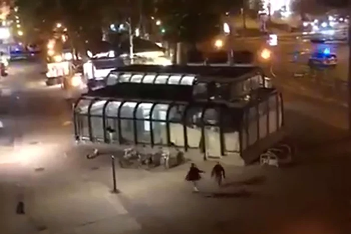 Mai mulţi atacatori au deschis focul în zona Schwedenplatz, din Vienafoto: Twitter
