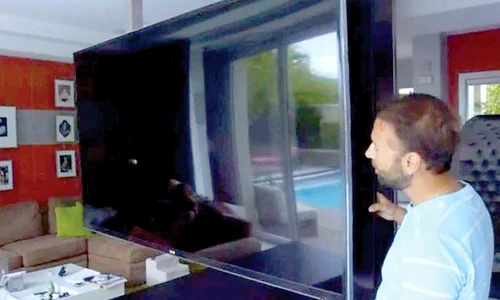 Şi a luat un  televizor uriaş jpeg