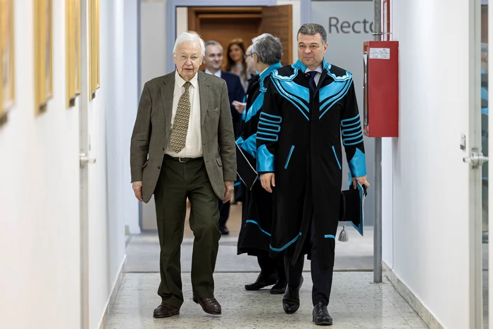 Jean-Marie Lehn și rectorul Marilen Pirtea FOTO UVT
