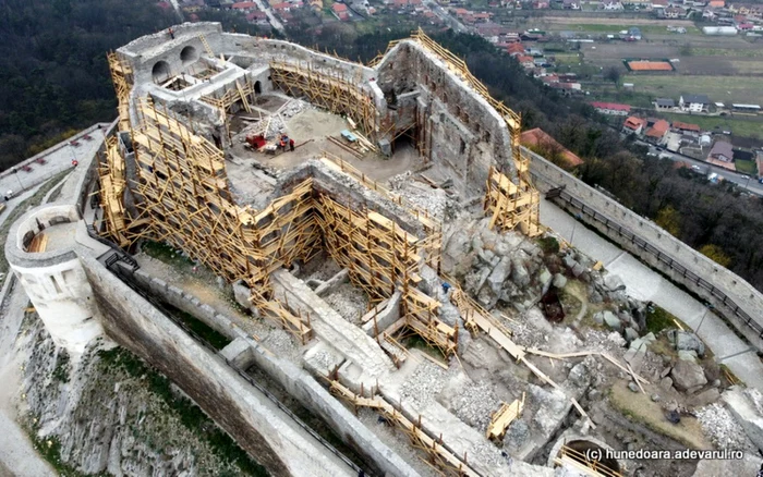 cetatea devei in santier foto daniel guta adevarul