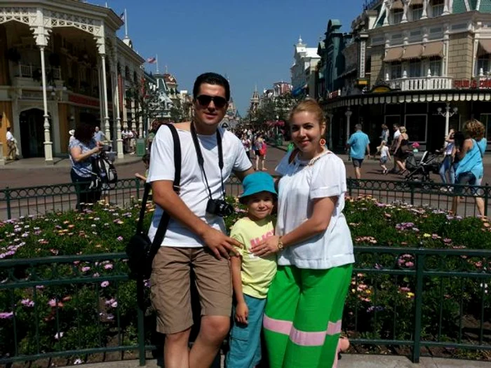 Gelu Voicu, sotia lui, Felicia si fiul lor, Tudor Bogdan