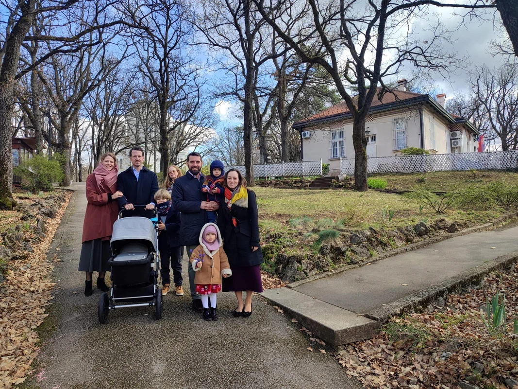 Nicolae al României și soția sa, Alina-Maria de Roumanie, la Belgrad cu verii lor, Prințul Filip al Serbiei și Prințesa Danica