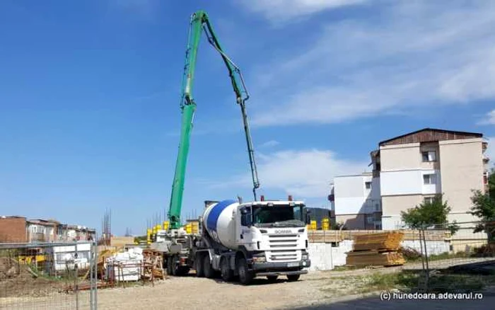 Şantierul noului bloc ANL din Hunedoara. FOTO: Daniel Guţă. ADEVĂRUL.