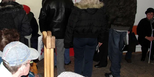 Zeci de sătmăreni suferă zilnic fracturi 