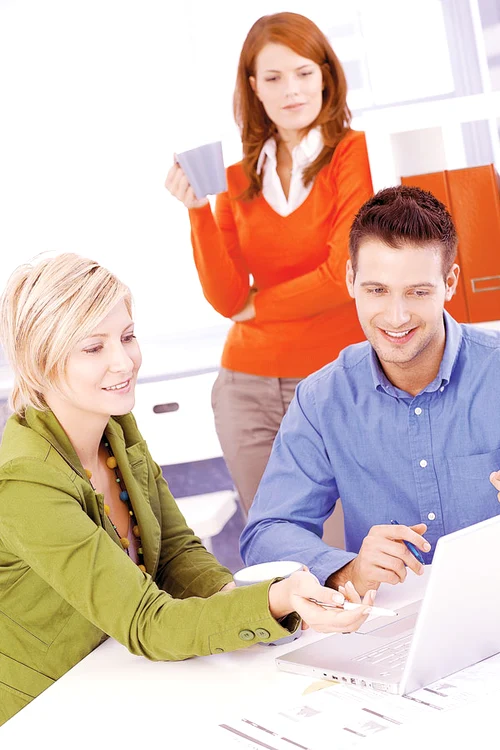 Dacă ştii două limbi de circulaţie internaţională, poţi ajunge traducător, corector sau găseşti de lucru într-o companie străinăFoto Shutterstock