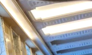 Ludovic Orban, cu țigara în mână, în sala de ședințe a Guvernului jpeg