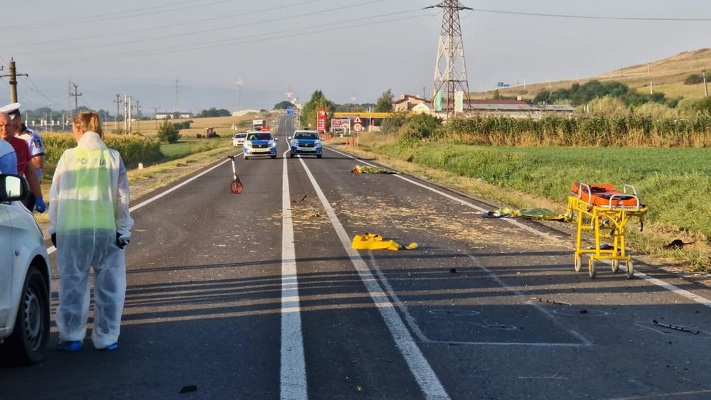 Trei tineri care mergeau pe marginea șoselei, uciși de un șofer beat de 19 ani. Accidentul de la 2 Mai, la indigo pe DN1