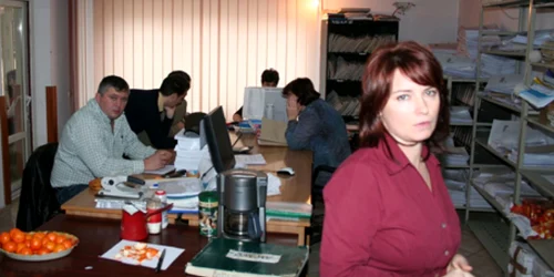 Funcţionarii Primăriei au salarii cuprinse între 550 şi 800 de lei lunar