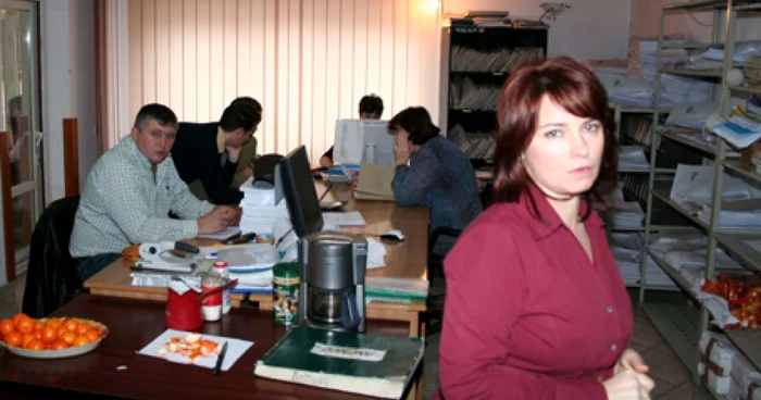 Funcţionarii Primăriei au salarii cuprinse între 550 şi 800 de lei lunar